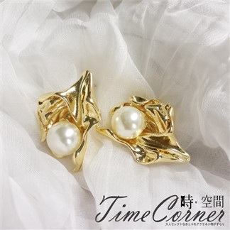 『時空間』925銀針年代感不規則金屬褶皺造型珍珠耳環 -單一色系