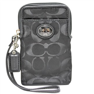 COACH 專櫃新款橢圓馬車標誌大C織紋手機袋-黑色