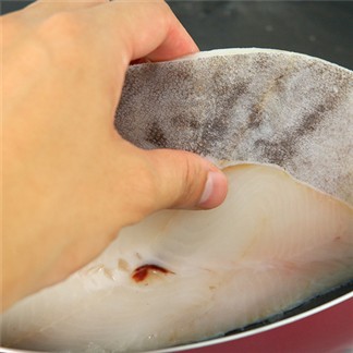 【優鮮配】嚴選中段厚切無肚洞格陵蘭大比目魚6片(約380g／片)免運組